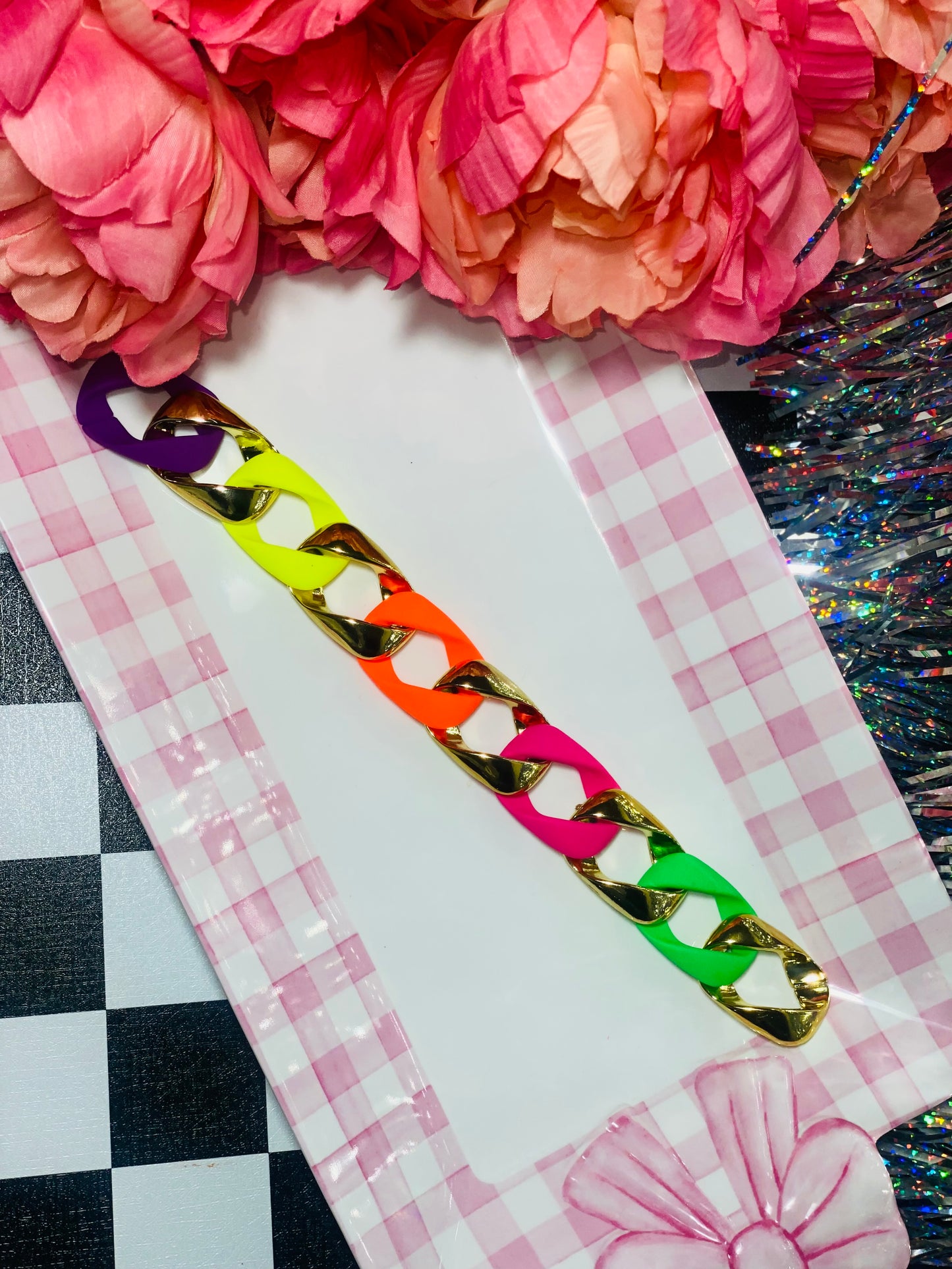 Chunky neon and gold mixed hat chain